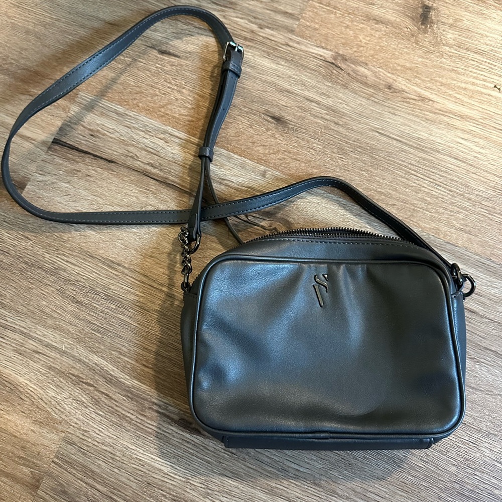 Simply Vera Vera Wang Black Crossbody Camera Bag